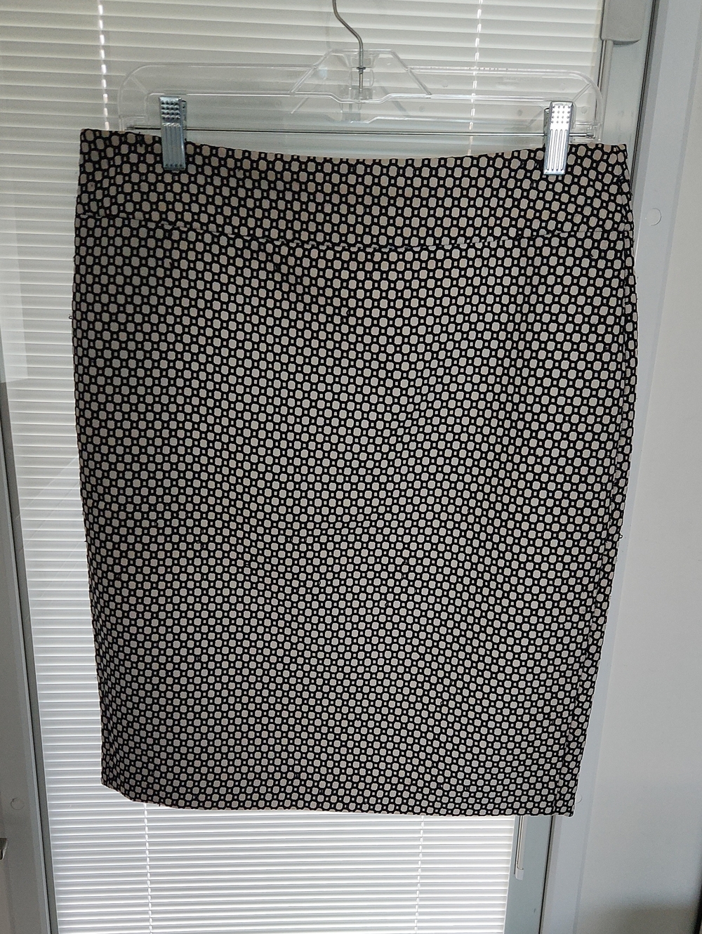 Ann Taylor Classic Black and White Patterned Pencil Skirt